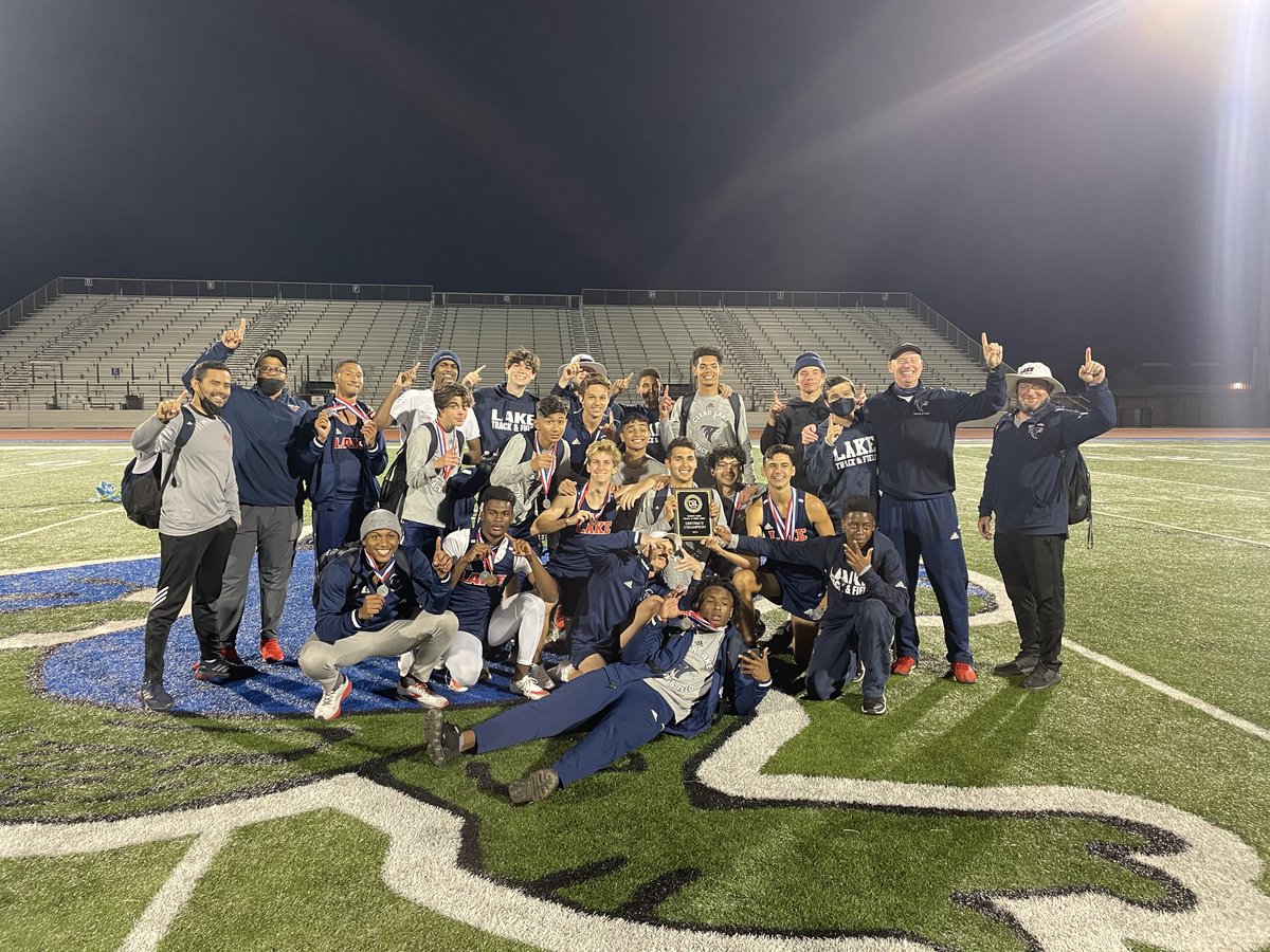 draked_'s tweet photo. Congratulations to CLHS Boys Track team. They are your 24-6A District Champions! @Clear_LakeHS https://t.co/qEYnmEtS0m
