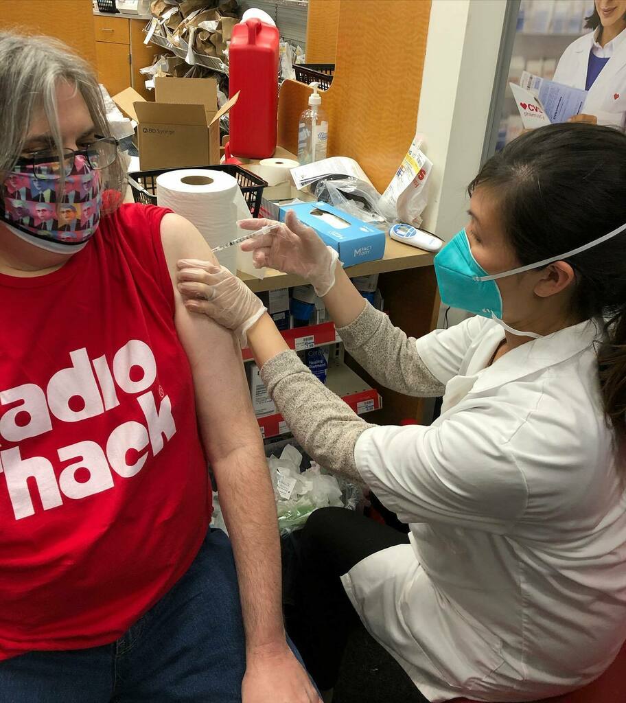 Nummymuffin's tweet photo. Today, @vjbigsuit aka @soundawakeradio got his second #Pfizer jab. Thanks, @cvspharmacy! 💉 🥳 #faucimask #fauciouchie #maskup https://t.co/B6gJhYv53q https://t.co/Kp4KmRMODl