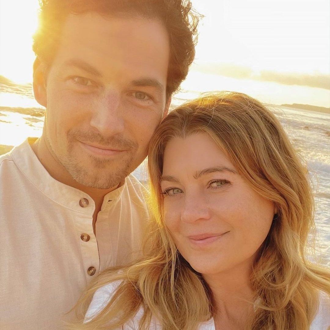 arizonapedia's tweet photo. these beach selfies are very personal to me #GreysAnatomy https://t.co/lPAEGQ3XZJ