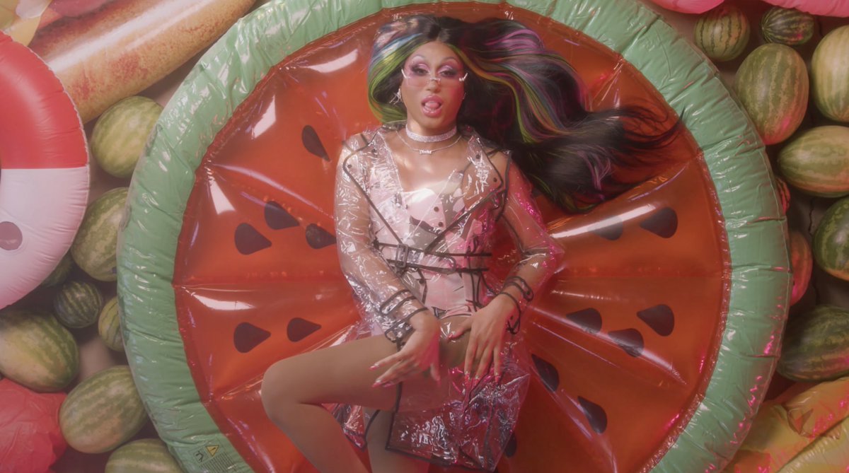 weareyohomo's tweet image. @thequeenpri and watermelon: a love story
