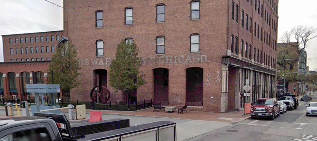 ofsevit's tweet photo. Okay, why is there a building on Harrison Ave which says

218 WABASH AVE CHICAGO

Which is especially meaningless since it doesn't specify N or S?

Anyone know @universalhub ?

https://t.co/3RIclXf1wT https://t.co/4vpx3WnHcH