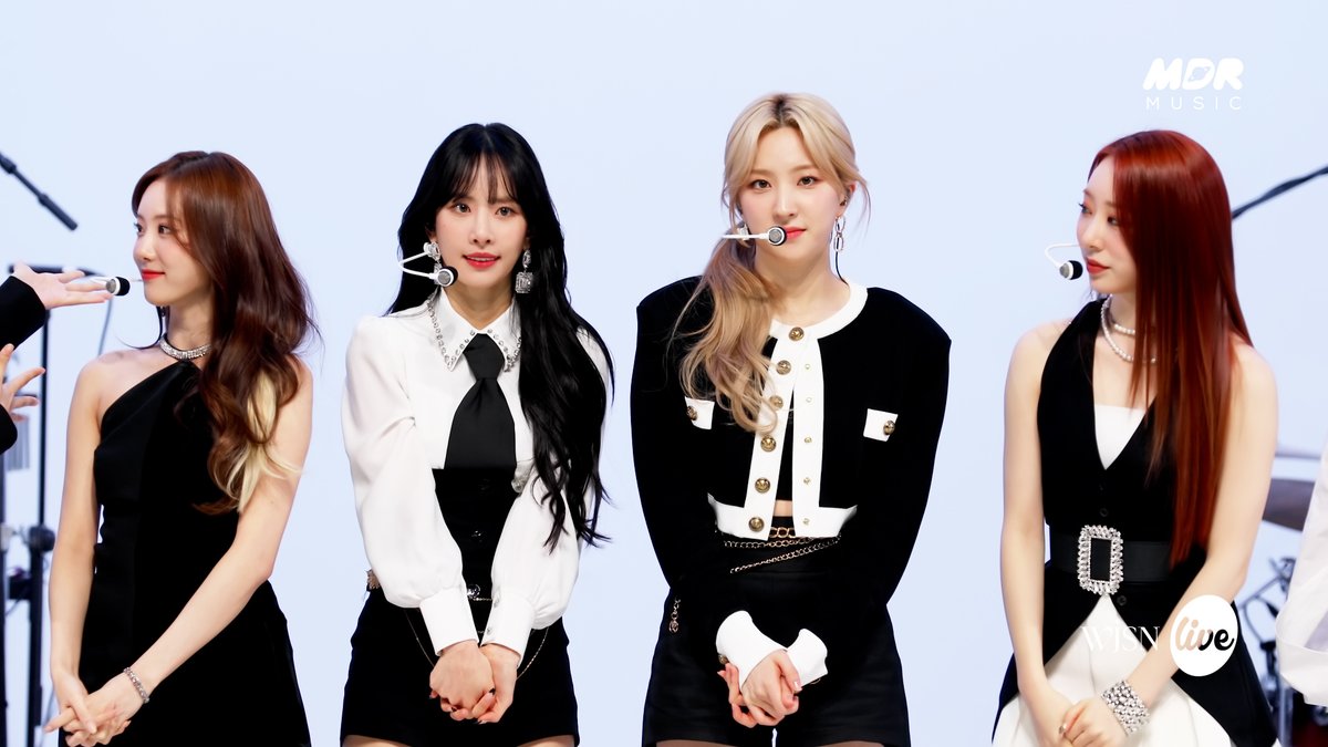 itsLIVEofficial's tweet photo. [#Preview] #우주소녀 의 #잇츠라이브 미리보기!📸
오늘 5PM! Mdromeda KPOP 채널에서 최초공개로 만나보세요!
'#UNNATURAL'과 '#BabyBaby' 밴드버전 보면서 실시간 채팅 같이 달려요💙
 
#WJSN - UNNATURAL &amp; Baby Baby(SNSD)
Premieres on Youtube 'Mdromeda KPOP' Channel at 5PM KST TODAY! https://t.co/eiZlSGQxoA