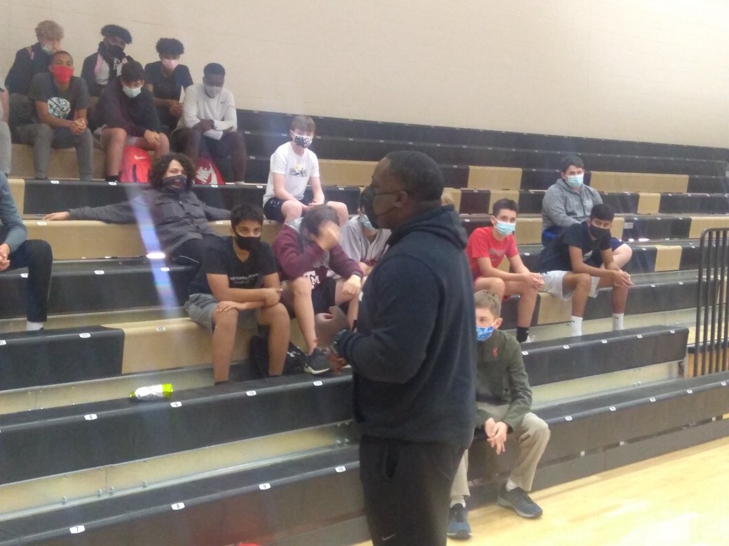 AHSDawgFootball's tweet photo. Visited with some young up and coming dawgs today at @sms_jaguars

The future is looking bright at AHS 🌟We can’t wait to get started with this group! 
@CoachOAHS https://t.co/18Vvt61y26