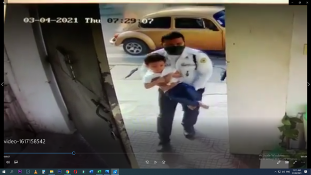 PhilippineStar's tweet photo. A security guard did not hesitate to save a three-year-old child from a burning car last March 4, 2021. (Photos courtesy of BFP Davao Region) https://t.co/pUz9ljP0Ay