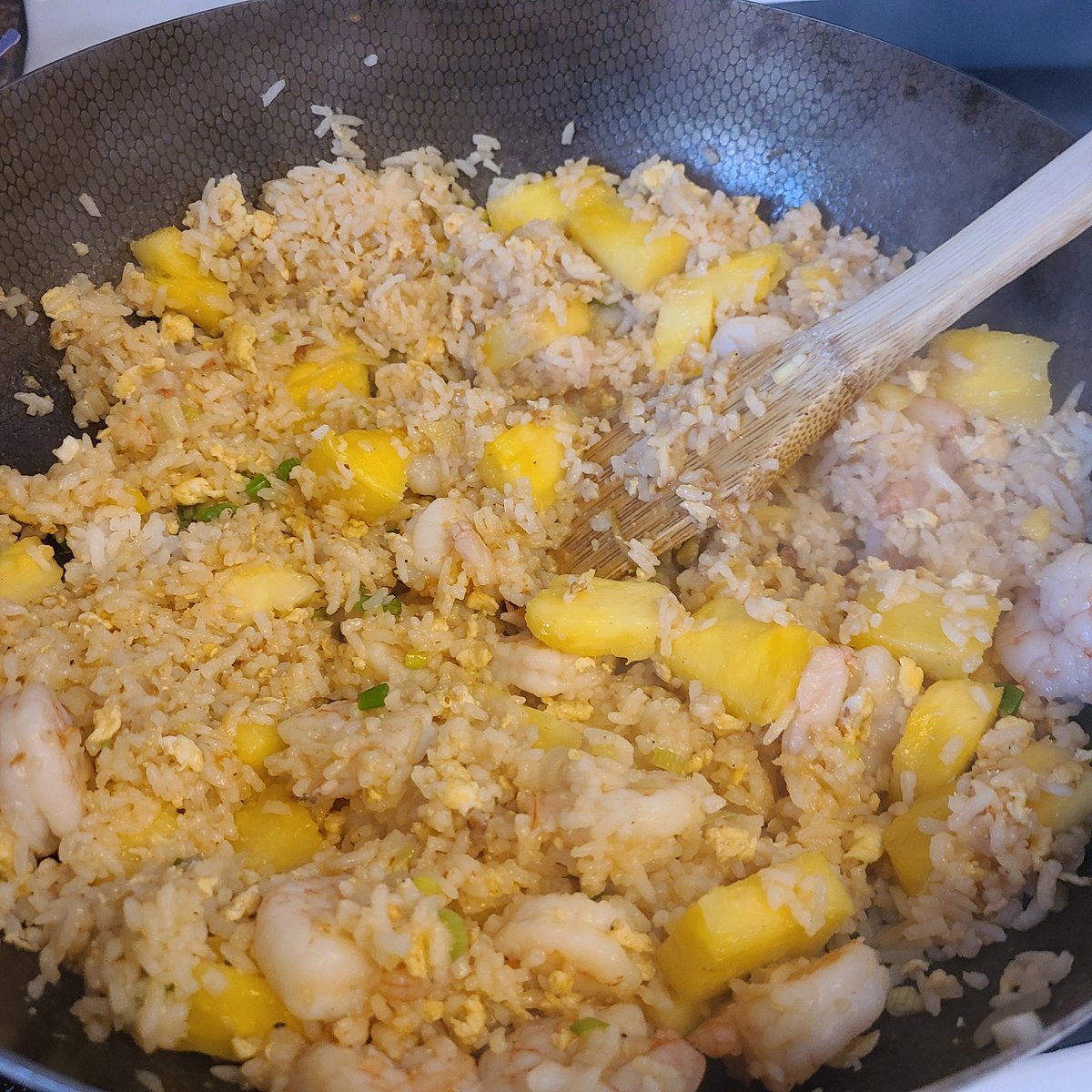 reluctanthmmkr's tweet photo. Making Thai pineapple and shrimp fried rice. 😋 #friedrice #thaifood #thaicuisine #pineapple #shrimp  #recipes #thereluctanthomemaker https://t.co/UStDYLQzc6 https://t.co/ZpBZZ0XcLB