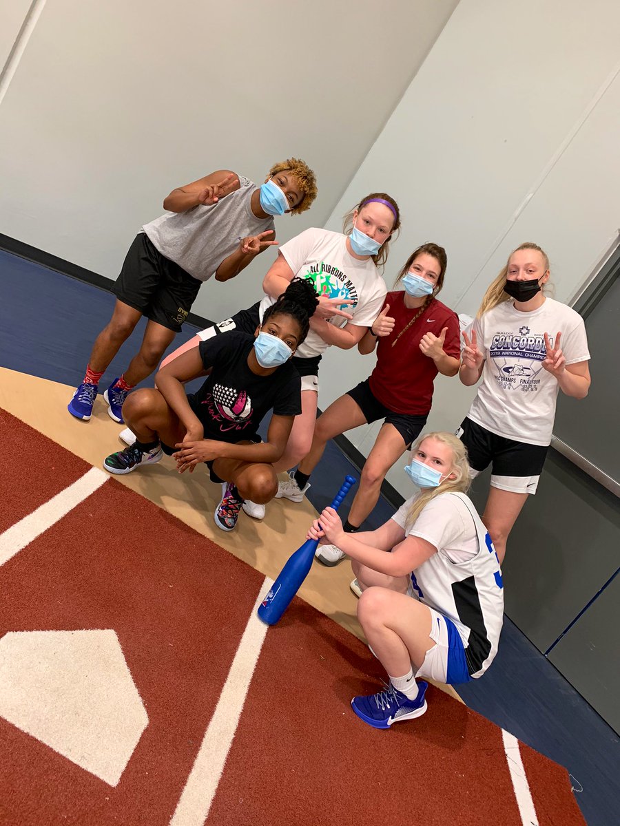 DmaccWBB's tweet image. Today we took a mental-health day and played wiffle-ball! It’s important to make time to sharpen your saw! #AprilAnarchy 🐻⬇️
