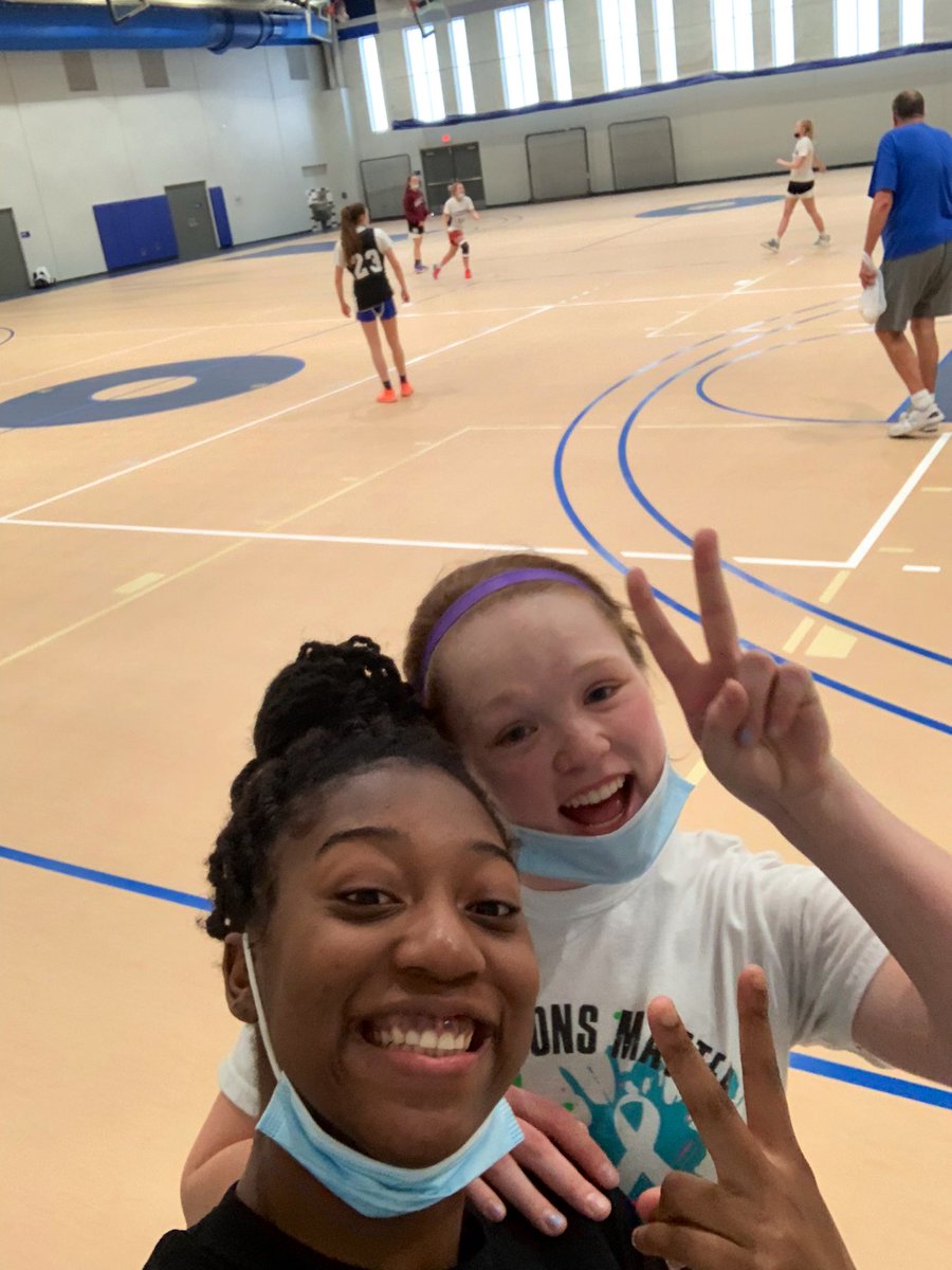 DmaccWBB's tweet image. Today we took a mental-health day and played wiffle-ball! It’s important to make time to sharpen your saw! #AprilAnarchy 🐻⬇️