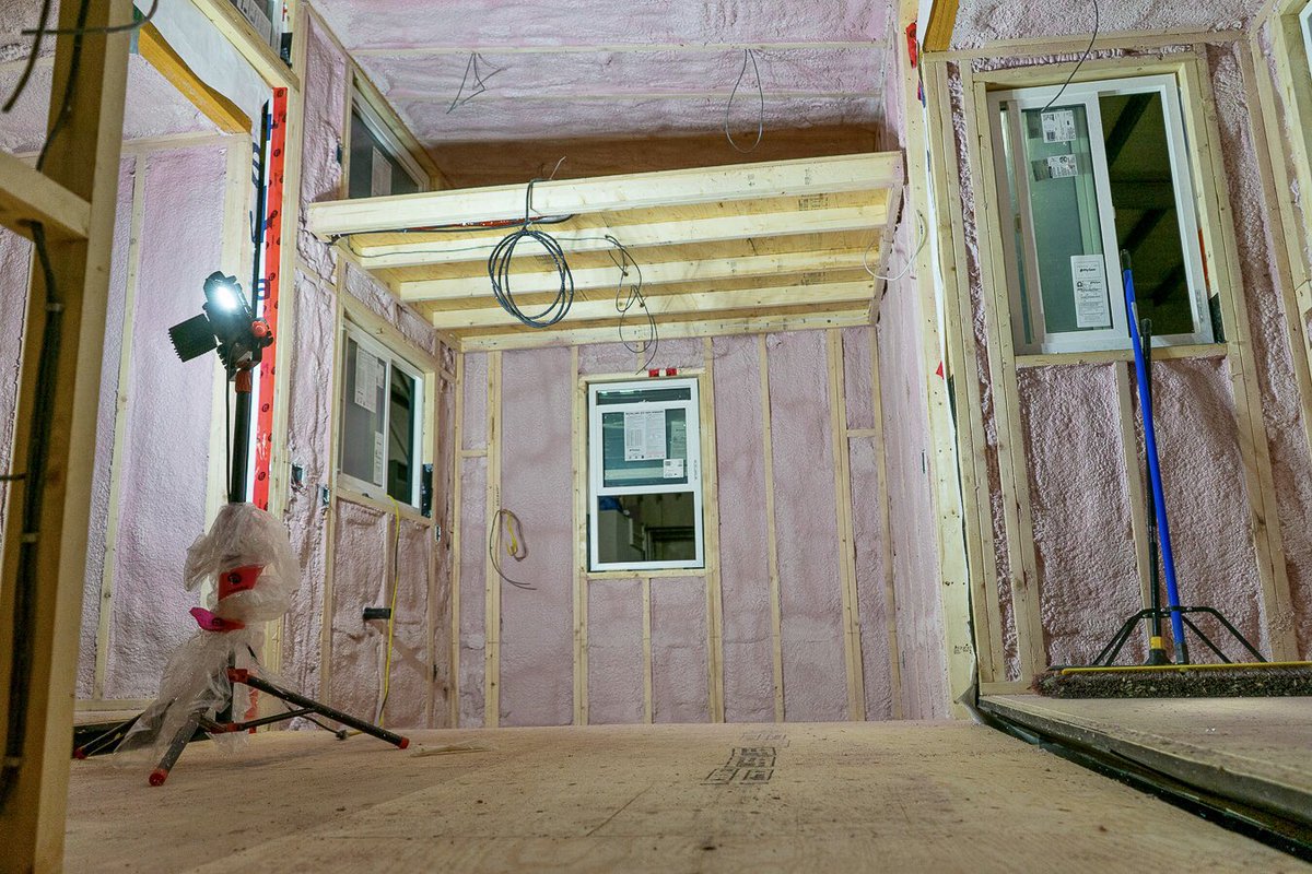 Insulation done on another 32’ Aurora. These R24 insulated walls and R26 ceiling will keep you at a real cozy temperature in your tiny home, whatever weather cold or warm 🥵🥶