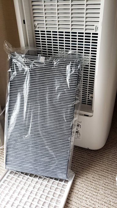 驚愕の事実⁉️  約３ヶ月の間❗ けんめいに働いてくれていた ﾌﾟﾗｽﾞﾏｸﾗｽﾀｰ付きの空気清浄機のフィルターが‼️  ビニール袋から出していなかったことが発覚しました‼️  花粉症がきつかったのはこれが原因か😭  あなたのお宅のフィルターは大丈夫ですか？  同じ状況だったらコメント下さい😊<a href="/tag/%E6%96%B0%E3%81%97%E3%81%84%E3%83%97%E3%83%AD%E3%83%95%E3%82%A3%E3%83%BC%E3%83%AB%E7%94%BB%E5%83%8F"class="tags"><span>#新しいプロフィール画像</span></a>