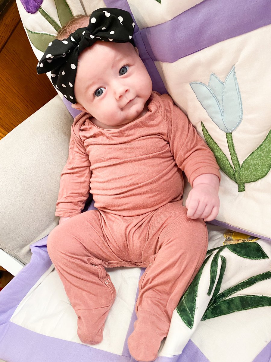 HaleyMo_'s tweet photo. I’ve posted these everywhere but look at her!! She’s my twin 🥰 https://t.co/VaAxHKD2Ik