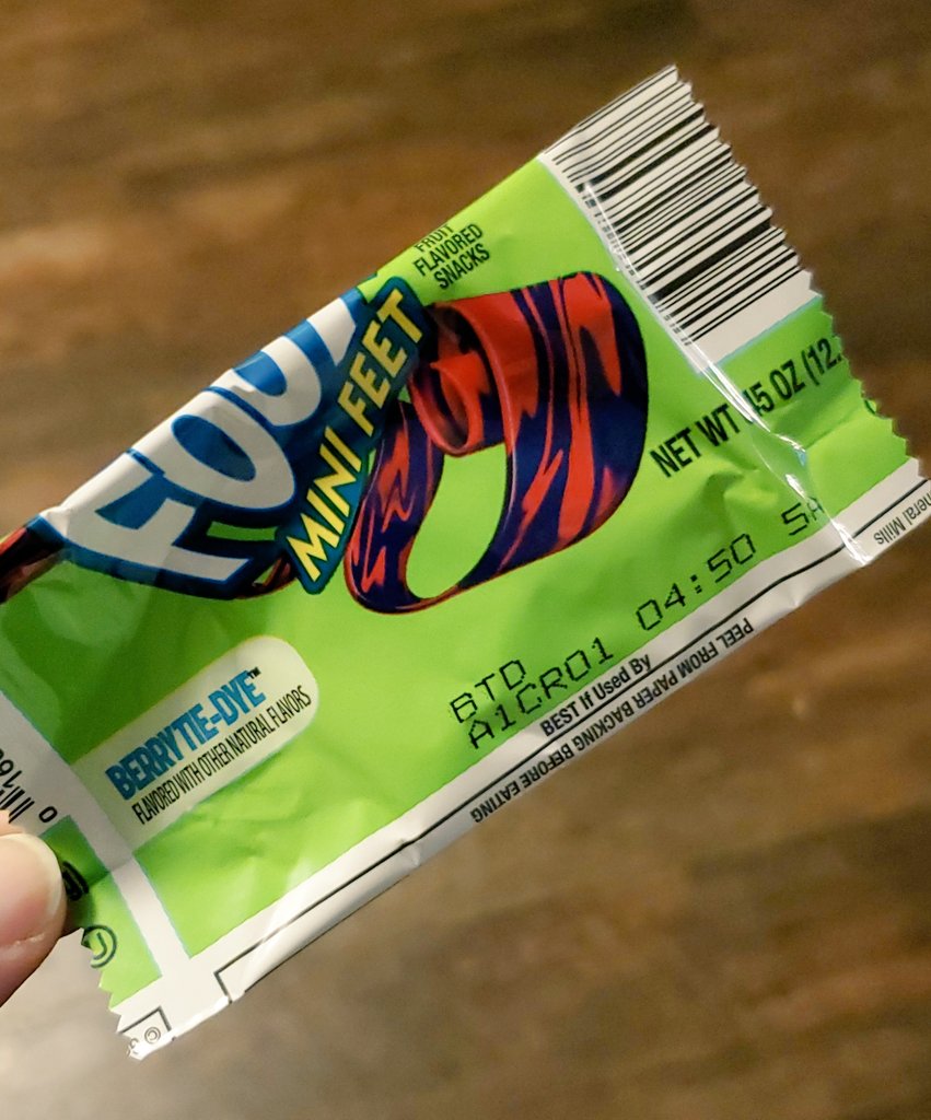 KlutzCurly's tweet photo. @eliottford__ I think you have my fbtf, sir. Exhibit a: the sealed yet empty pack I just found https://t.co/JhBUpMKGzZ