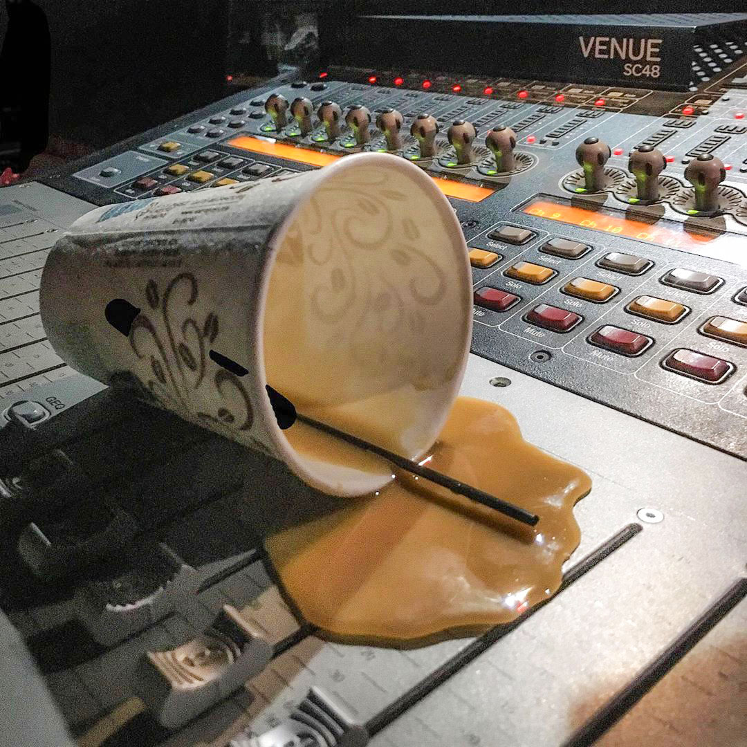 Avid's tweet photo. 😱 Cruelest April Fool's prank EVER...
📷 https://t.co/sLMYfmVgM2
▶️ https://t.co/ZvdoMiNIAl
⠀
#aprilfools #prank #liquid #console #livesound #venue #sc48 #avid https://t.co/oT8ozZ4Esv