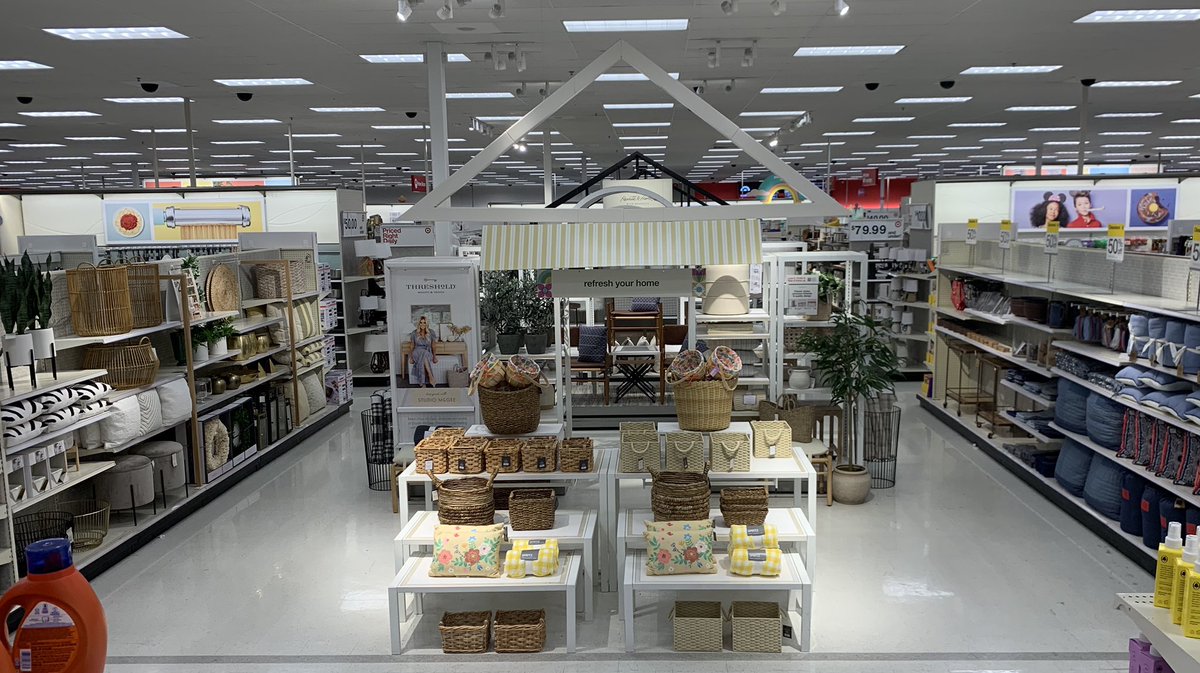 abarbet64's tweet photo. #VMLStyle #VisualMiami #aldenkookek #targethome #ParkerTGT #G396 #D35 @ColonJosian Delivering CRISP Guest Experience https://t.co/DpDYyfIXMB