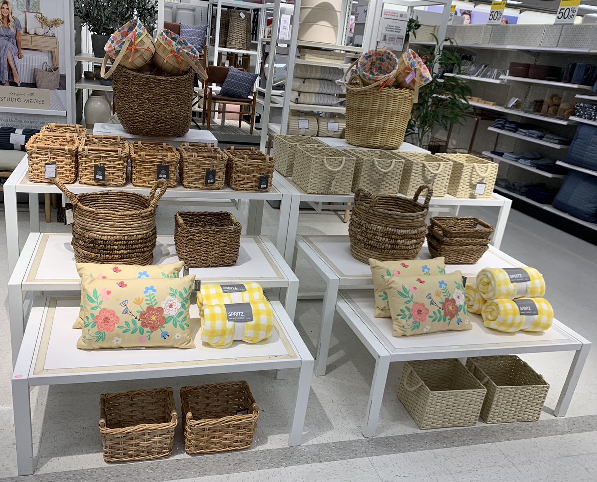 abarbet64's tweet photo. #VMLStyle #VisualMiami #aldenkookek #targethome #ParkerTGT #G396 #D35 @ColonJosian Delivering CRISP Guest Experience https://t.co/DpDYyfIXMB