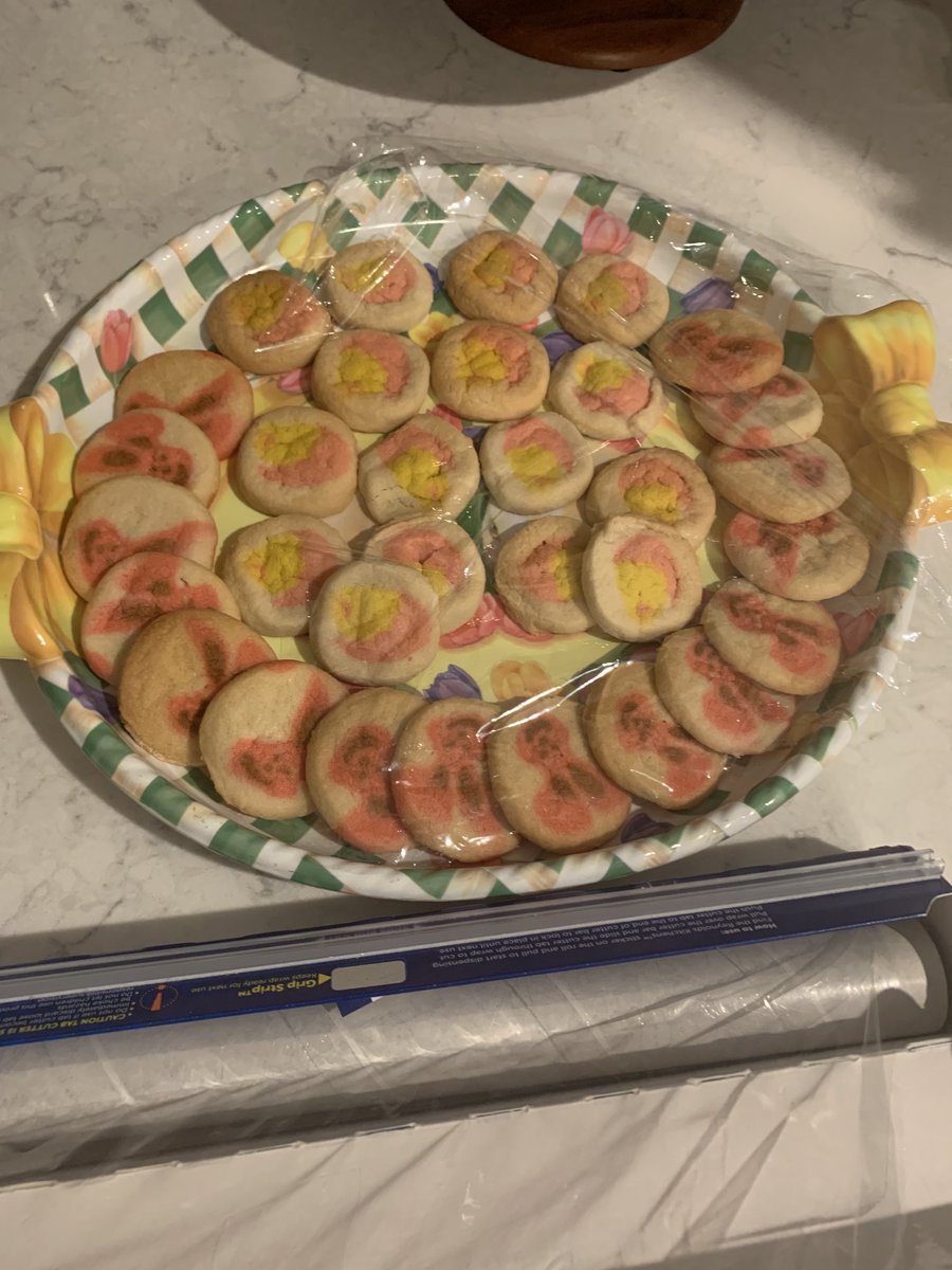 TonyTweetsStuff's tweet photo. I helped my stepsister make the Easter cookies #thewave #yolo https://t.co/LUuSbtxhy2