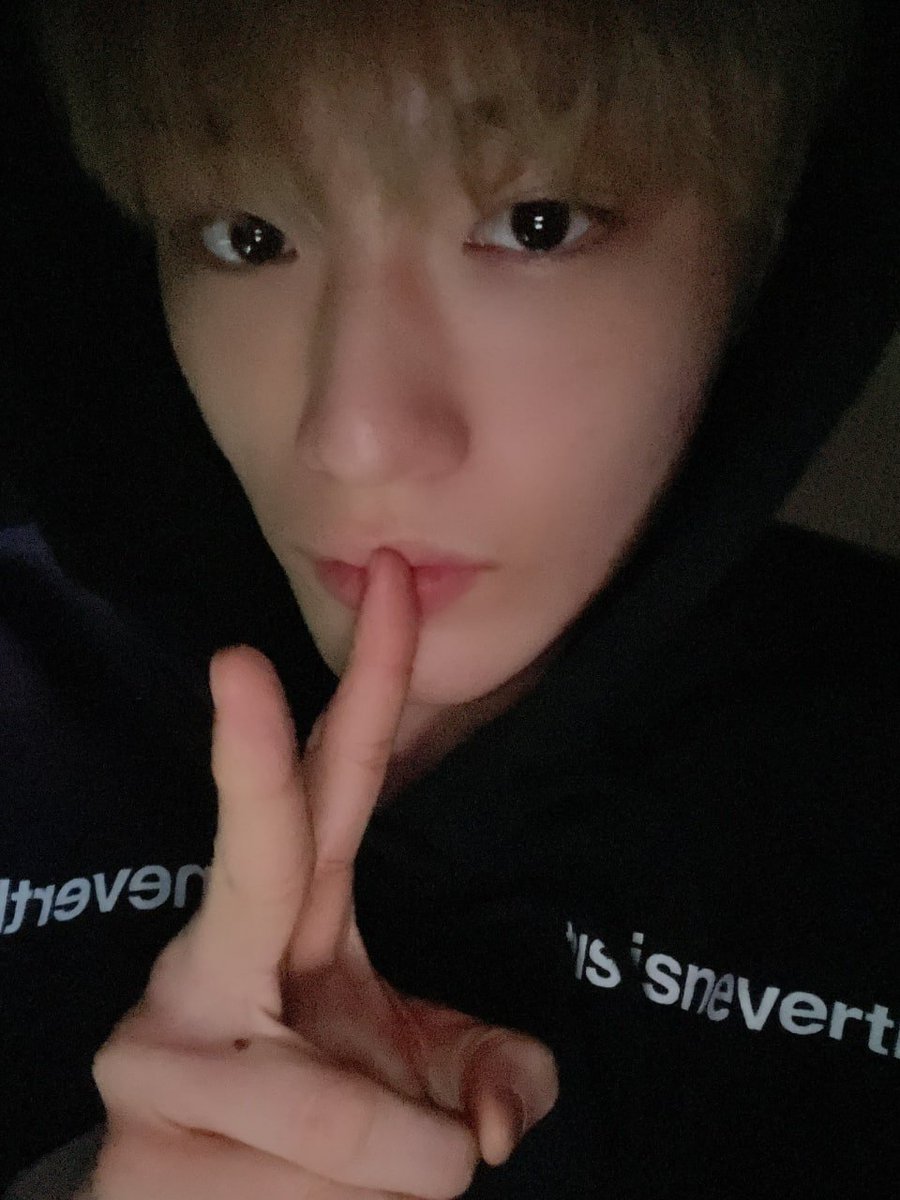 CIX_RPBR's tweet photo. Boa noite, FIXs~ Quanto tempo que não apareço aqui no twitter pra falar com vocês, não é? Como estão? CIX terá um show daqui uns dias e estamos treinando bastante para reencontrar vocês após o debut. Não vão dormir tarde, sim? Se cuidem

— #HYUNSUK 🐰 https://t.co/wNgdSgvVn0