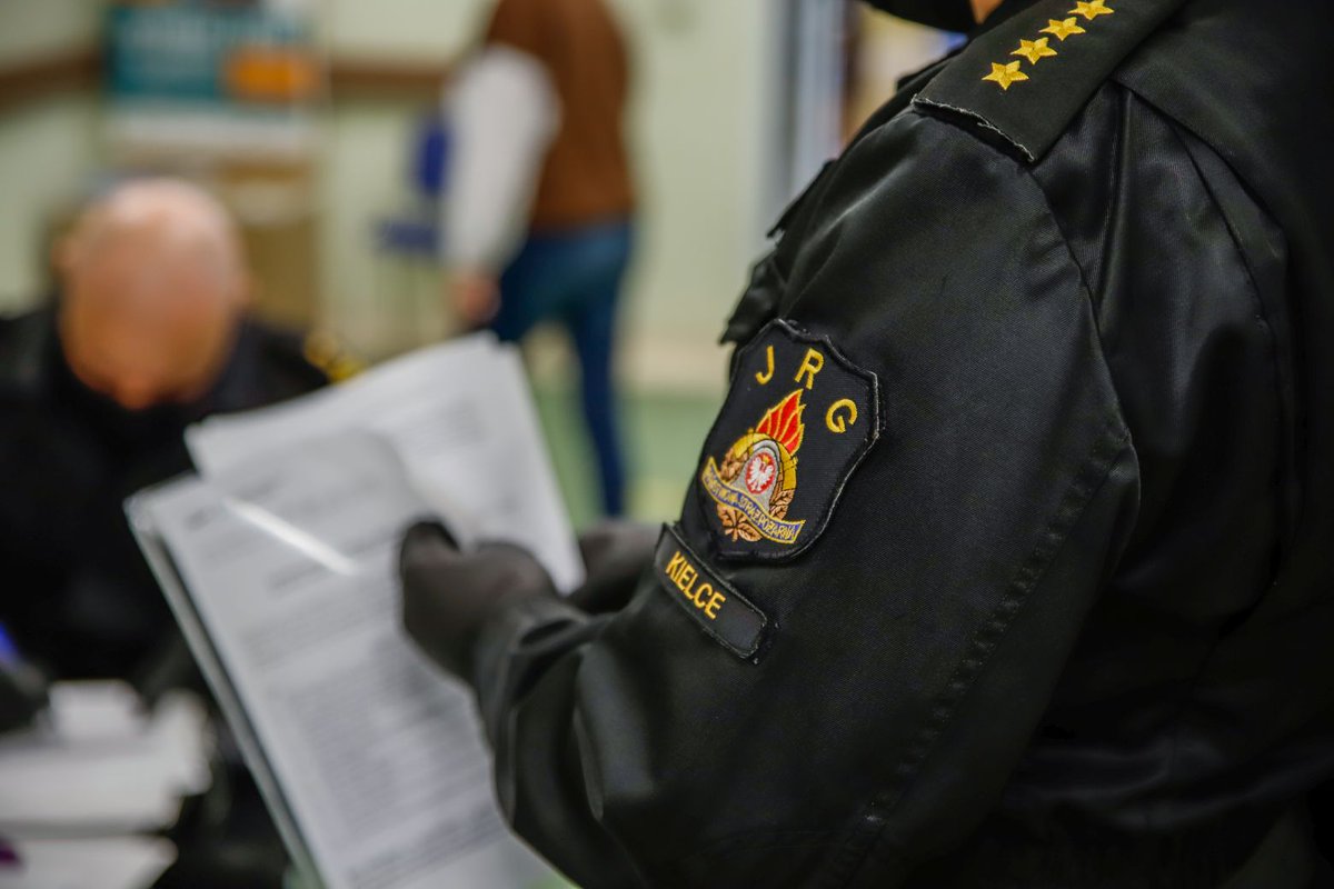 KKielcach's tweet photo. Kolejni strażacy województwa świętokrzyskiego zaszczepieni przeciw COVID-19!
W dniu 27 marca w ramach akcji szczepień zaszczepionych zostało 26 funkcjonariuszy KM PSP oraz 29 druhów OSP powiatu kieleckiego. https://t.co/vbq44InLMB