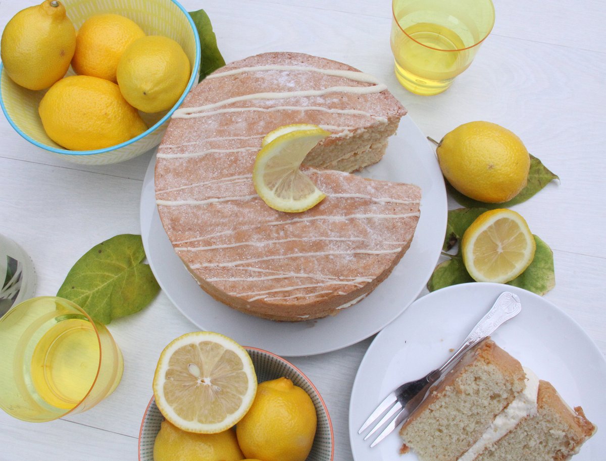 SpongeCakesLtd's tweet image. Our Lemon Drizzle Cake is perfect for Spring! YUM! 🍋

Get yours here - sponge.co.uk/cakes/whole-ca…

#LemonDrizzleCake #LemonCake #SpringCake #SpringCakeFlavours
