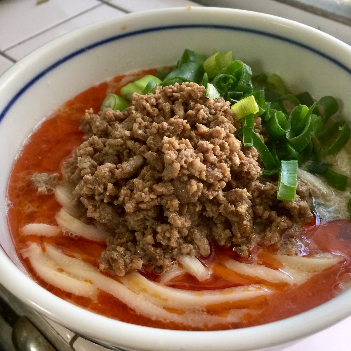 minoseimen's tweet photo. 坦々うどん！咳き込みました
ラー油大さじ1じゃなくて半分にすれよかった。味の決め手は紹興酒と練りごまです。細麺が合います。
#三野製麺所 #香川県  #乾燥 #さぬき #手打  #四角い  #無添加 #細麺  #15分ゆでる #坦々うどん https://t.co/MuOEmeCubP