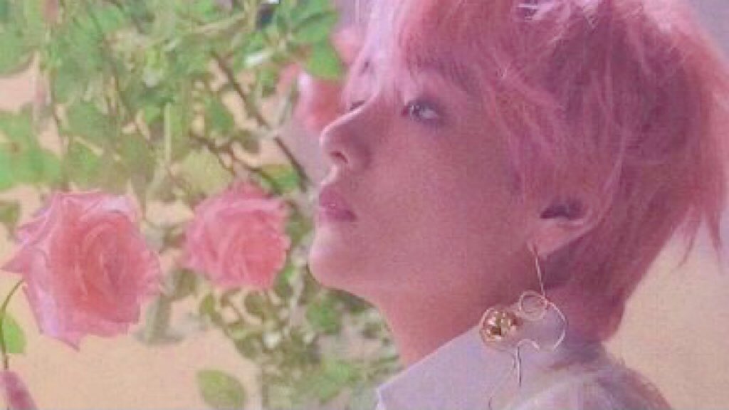 kimtaevuck's tweet photo. taehyungpic: RT @taehyungpic: 🐻🐯🌸🌸🌸🌸 #V 

#꽃보라해
#IFlowerPurpleYou https://t.co/zSfI7Uc8YZ