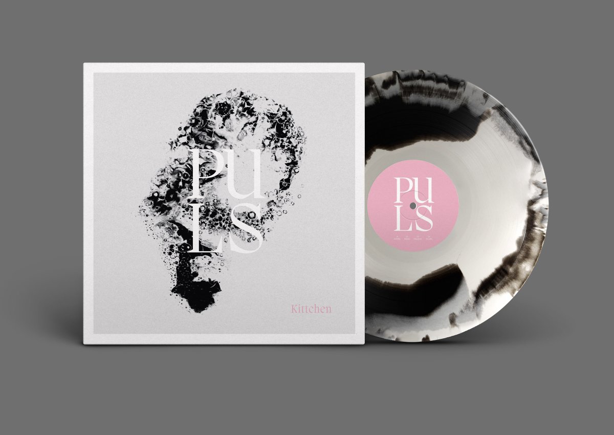 fullmoonmag's tweet photo. 🔥Spouštíme předprodej LP KITTCHEN Puls! 

👉Na našem eshopu seženete černobílý žíhaný vinyl. Každý kus limitované edice je podepsaný kapelou.
https://t.co/On5QO4bhJp
👉Na Bandcampu @kittchen33 jsou limitky v prodeji navíc ještě s kresbami Jakuba Königa. 
https://t.co/7UXu2kpFko https://t.co/TyURl9CoGA