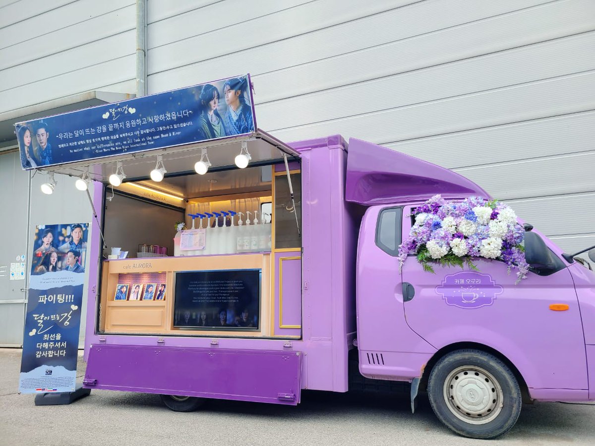 mineurbaes's tweet photo. COFFEE TRUCK FOR CAST RIVER WHERE THE MOON RISES FROM INDONESIA, MALAYSIA, IRAN, RUSSIA FANS 😭❤️
#RiverWhereTheMoonRises
#ThankYouRiverWhereTheMoonRise
#RiverWhereTheMoonRisesInternationalTeam
#달이뜨는강  https://t.co/BSaQoxSEmT