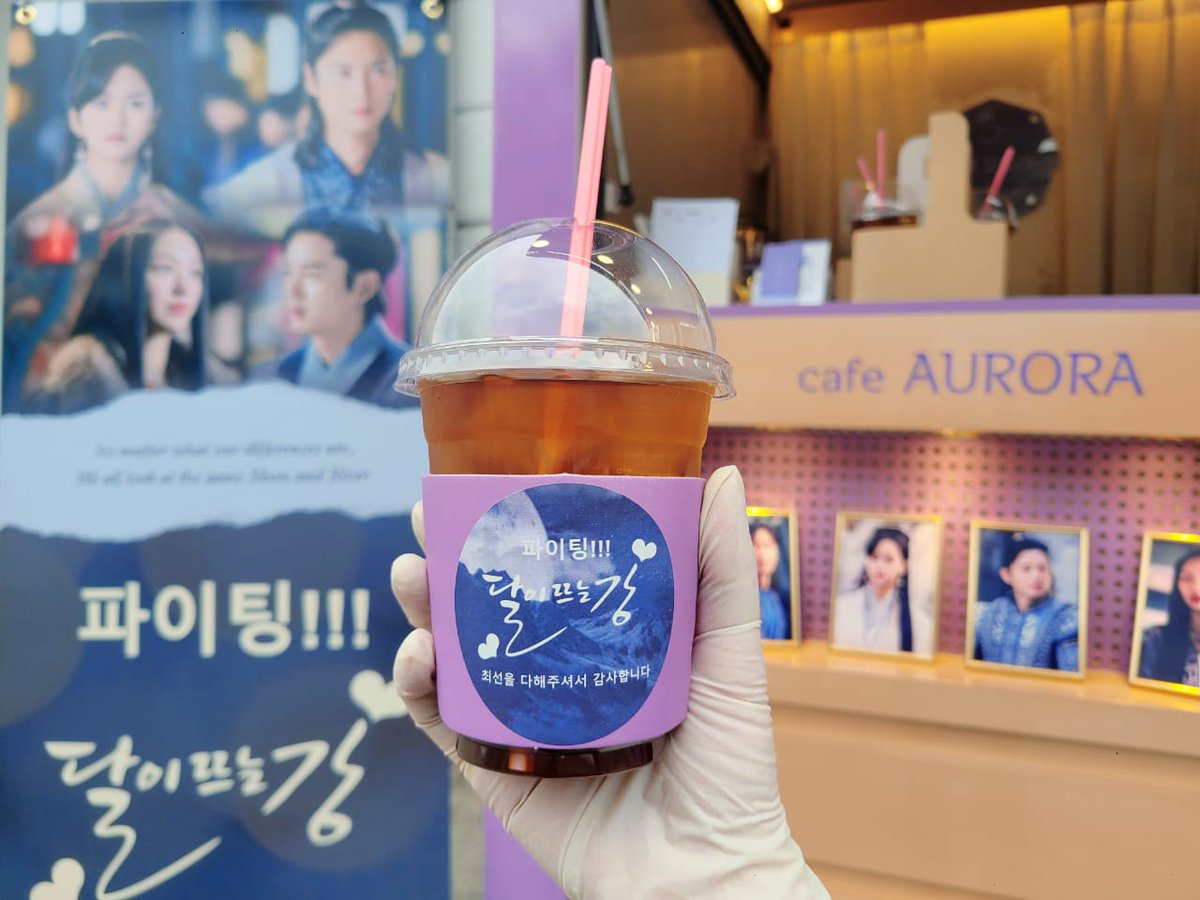mineurbaes's tweet photo. COFFEE TRUCK FOR CAST RIVER WHERE THE MOON RISES FROM INDONESIA, MALAYSIA, IRAN, RUSSIA FANS 😭❤️
#RiverWhereTheMoonRises
#ThankYouRiverWhereTheMoonRise
#RiverWhereTheMoonRisesInternationalTeam
#달이뜨는강  https://t.co/BSaQoxSEmT