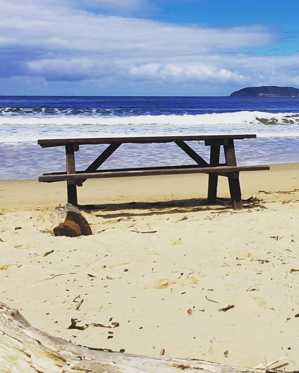 PredictionsSea's tweet image. The Situation:

Love Life Zone

A Picnic table floated in and pulled clear of high tide by others just before night fall. Posted  on a local FB group, which I saw and asked them to post on the flood lost and found group. Two potential owners . Continued at
instagram.com/p/CNIXN2zn3Fj/…