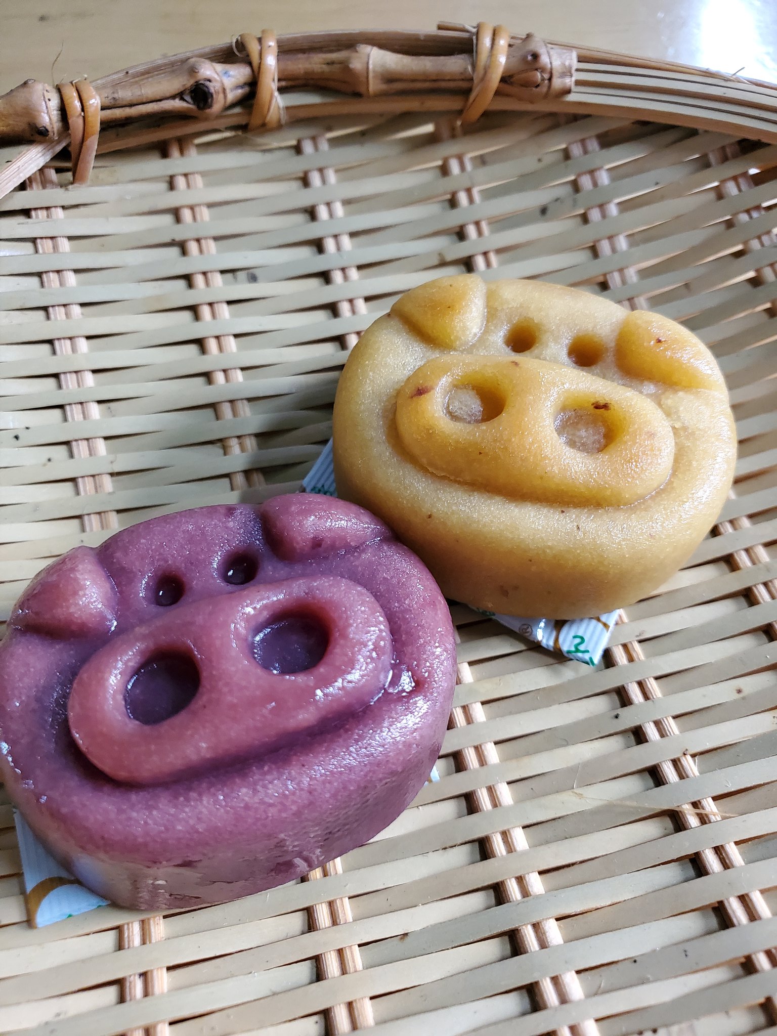 バリ島のいろりん かごしま スイートポテトン 知人からの頂き物 鹿児島のお芋のお菓子 のキャラクターの スイートポテト 歌も付いているよ 食べるのかわいそうな気がする T Co Dhcdham13e Twitter