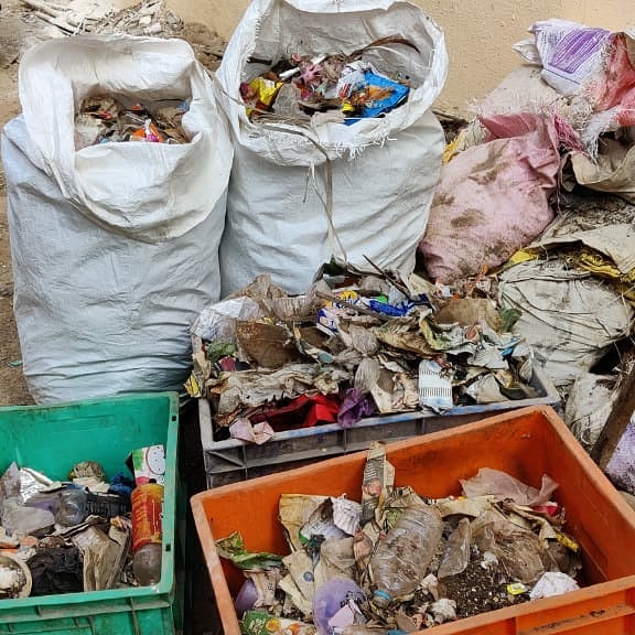 AfrozShah1's tweet photo. Week 294.

Today - Mandvi galli at Versova fisherman village undergoing transformation. 

Two steps :

1. Clean the area with locals.

2. Train them up for reducing garbage and not to litter.

Our bit for our India. Lol

#BeatPlasticPollution 

#circulareconomy https://t.co/aa5WAPiuzm