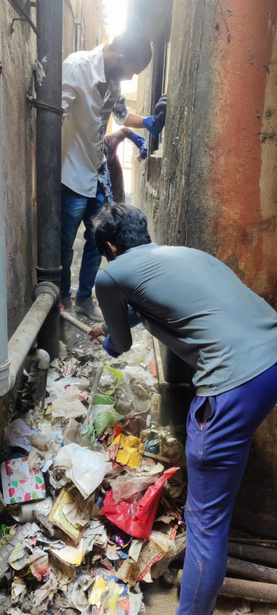 Week 294.

Today - Mandvi galli at Versova fisherman village undergoing transformation. 

Two steps :

1. Clean the area with locals.

2. Train them up for reducing garbage and not to litter.

Our bit for our India. Lol

#BeatPlasticPollution 

#circulareconomy
