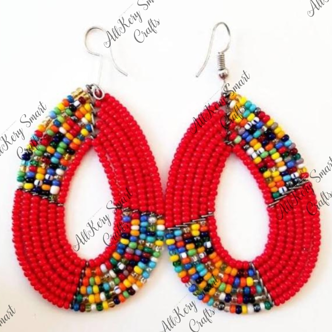KerrycalC's tweet photo. What's #HonJBMuturiEffect if our government is taxing donors for shipping in ARVs? This country is a Scam but my hustle is real. 
1: Keychain/Handbag holder- Ksh 200
2.Beaded thread bracelets/earings- Ksh. 250

Let's #WearAMask and also #EndFemicideKE. Joho and Oparanya https://t.co/4R9efSReUR