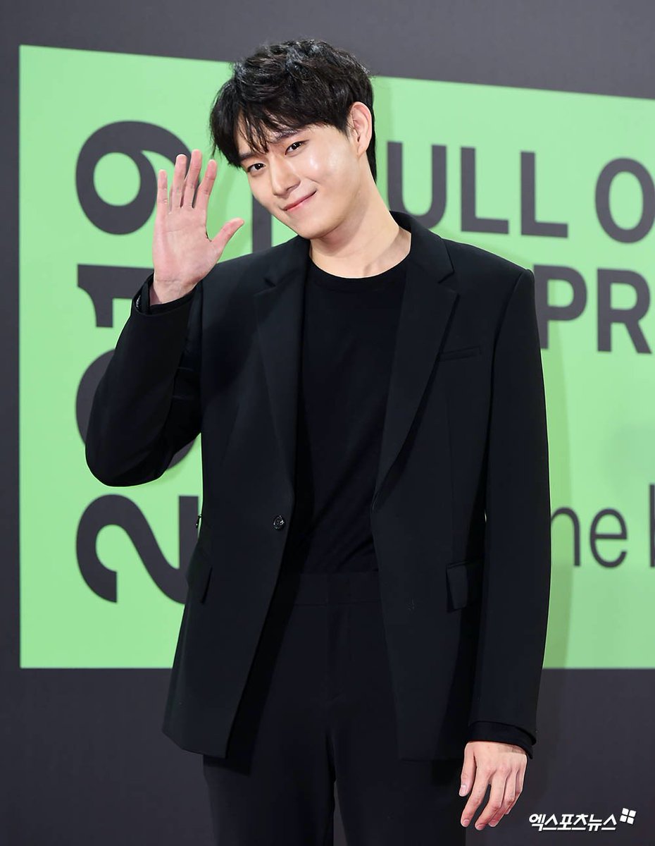 wowkdrama's tweet photo. #KimYoungDae dikabarkan menjadi pemeran utama pria dalam drama SBS #WhyIsOhSooJae!

Kisah romansa antara seorang profesor fakultas hukum dan seorang mahasiswa. https://t.co/qPq8UE27L0