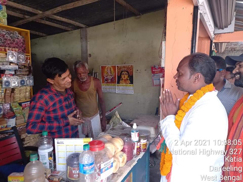 bjp4siliguri's tweet photo. Today Banchvita
#voteForDurgaMurmu
#DurgaMurmu
@BjpPhansidewa 
#EbarBJP https://t.co/GQ6hUfIk6j