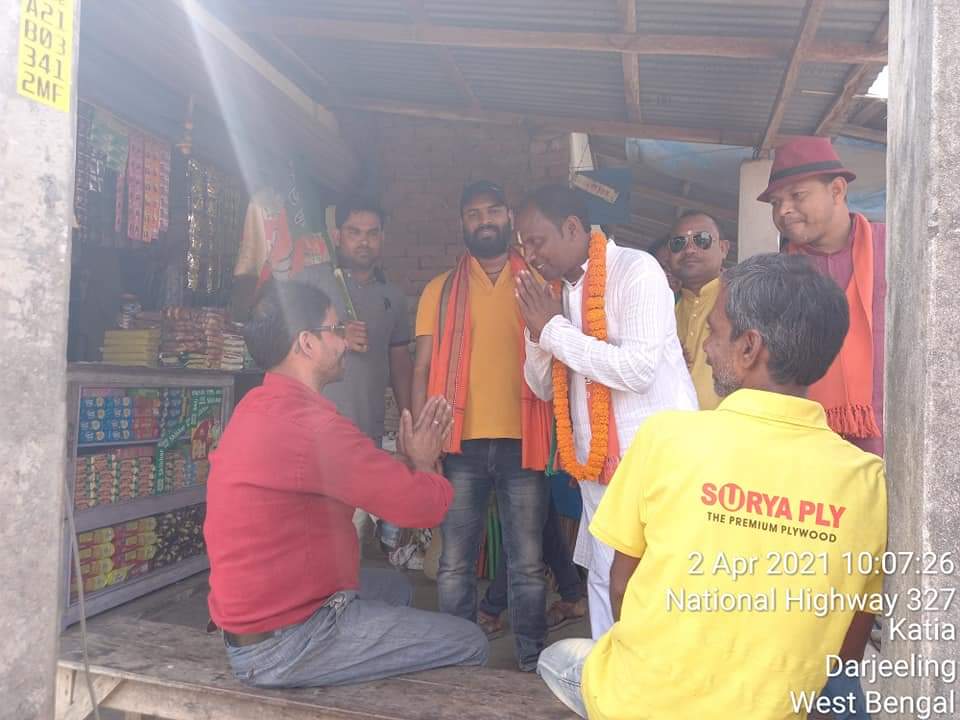 bjp4siliguri's tweet photo. Today Banchvita
#voteForDurgaMurmu
#DurgaMurmu
@BjpPhansidewa 
#EbarBJP https://t.co/GQ6hUfIk6j