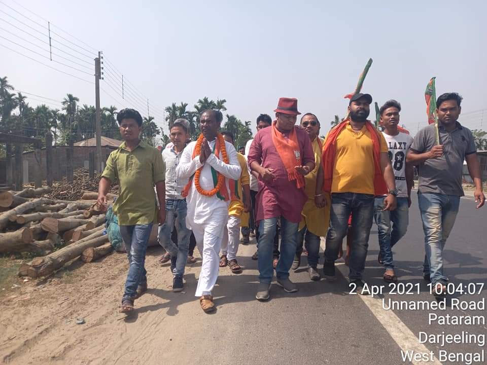 bjp4siliguri's tweet photo. Today Banchvita
#voteForDurgaMurmu
#DurgaMurmu
@BjpPhansidewa 
#EbarBJP https://t.co/GQ6hUfIk6j