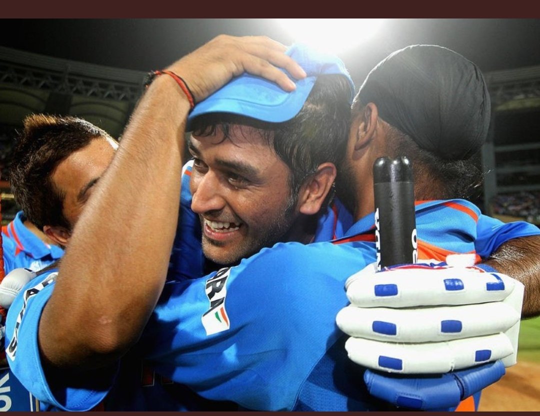 Shreyaa_30's tweet photo. #WorldCup2011 #MSDhoni ❤️😍
Remembering the proud moment🇮🇳 https://t.co/VknpllPe2g