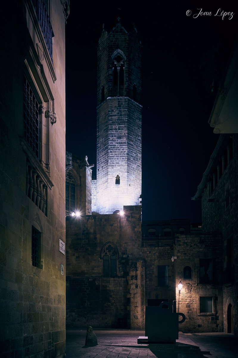 Chillida's 'Topos V' #Barcelona #city #OldTown #GothicQuarter #Gothic #MiddleAges #architecture #architecturephotography #sculpture #Chillida #EduardoChillida #ToposV #photography #street #streetphotography #night #light #palace #square #tower #stone