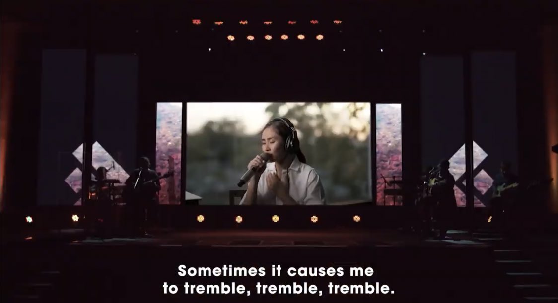sarahgpopster's tweet photo. Sarah and her faith with God.🥺🥺💕💕 https://t.co/vDwz50Fm1k