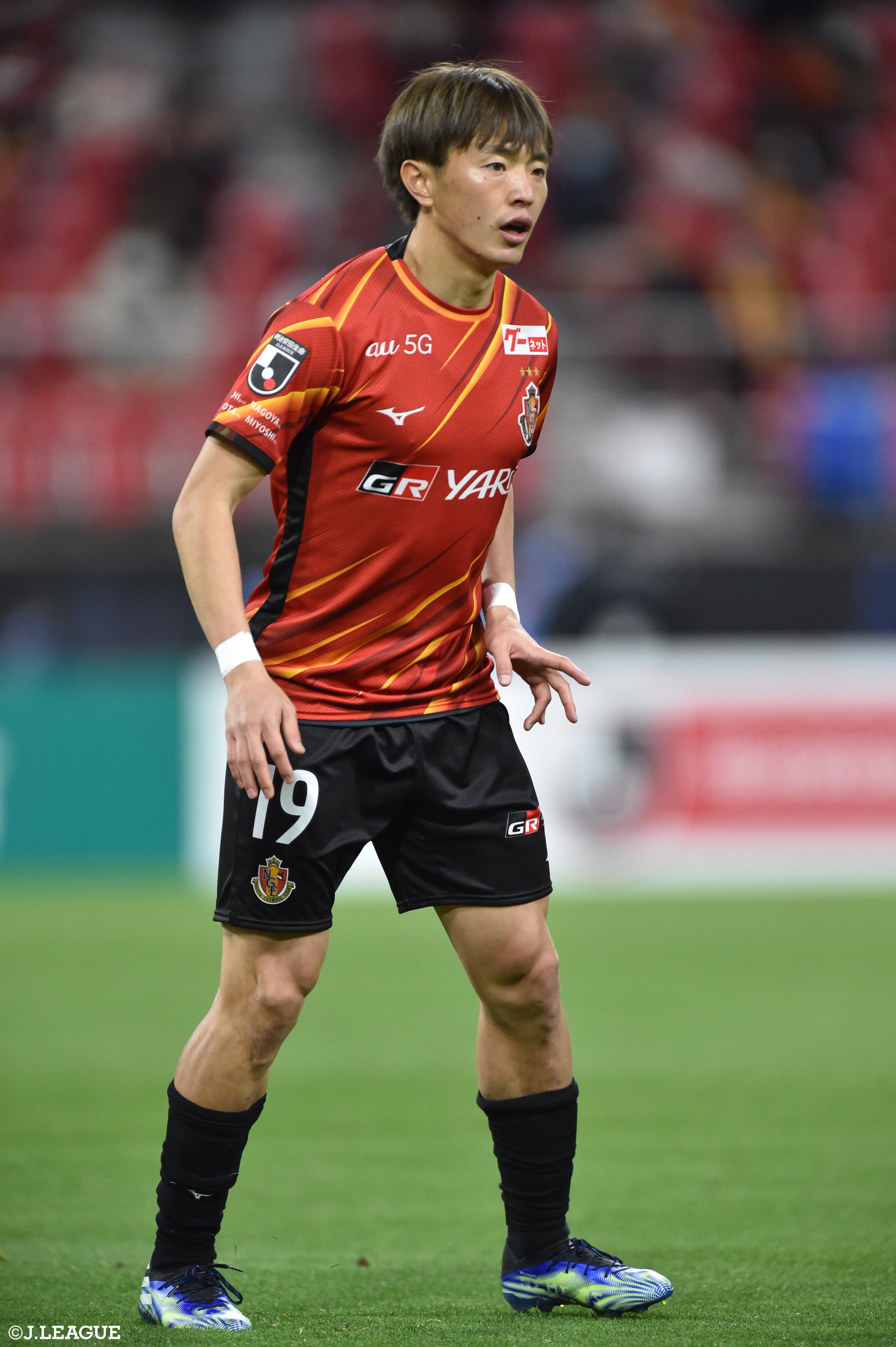 サッカーボール斉藤学選手