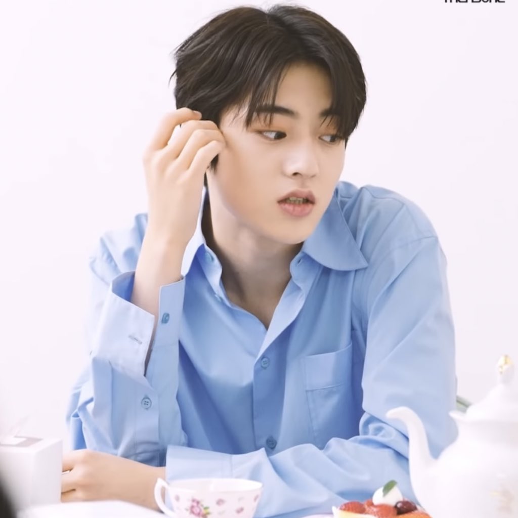 ลุคนี้เกินไปมาก เกินไปมากที่สุด โอ้ยใจเจ่บㅠㅡㅠ