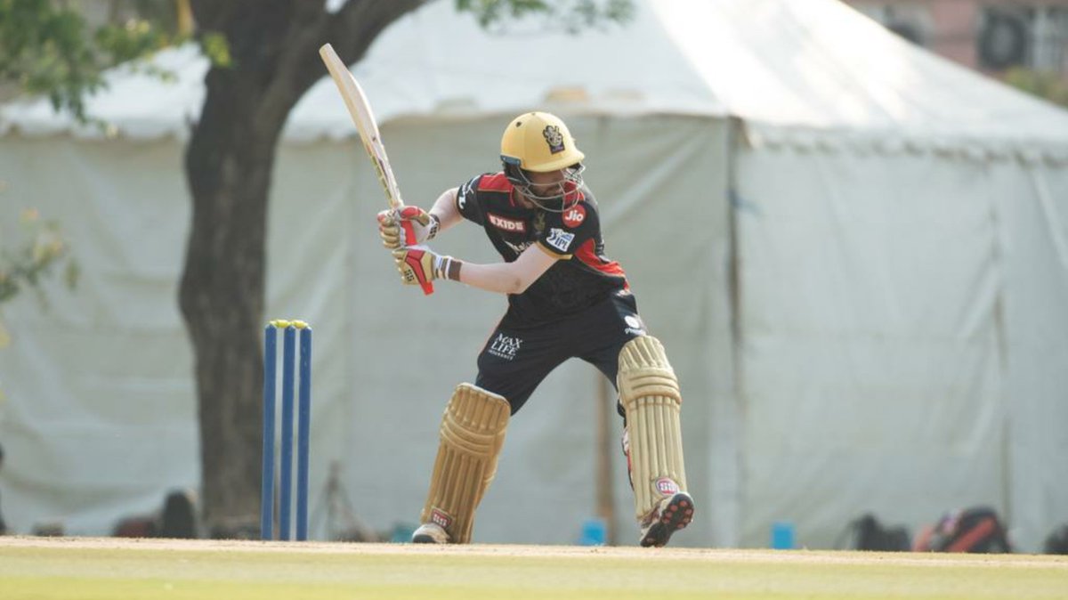 Azhar_Junior_14's tweet photo. Stride on 🔥 
📸 @RCBTweets https://t.co/cBYM4ynQjJ
