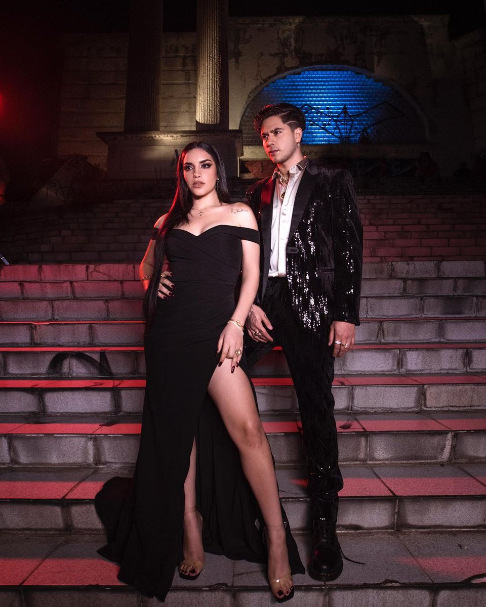 KenNotices's tweet photo. El fandom de Jukilop y de Martinez Twins unieron fuerzas para apoyarse en tendencias. 

KIM LOAIZA EN PREMIOS HEAT

TEAM KEN X MIAW https://t.co/DorlRVqFoG