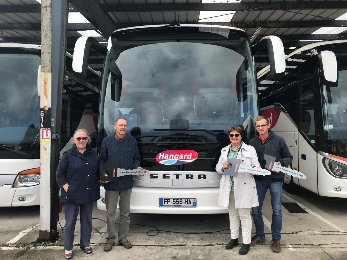 DaimlerBusesFR's tweet image. Lors de la réception de 3 ComfortClass Setra, Sylvie Mazars, DG des Cars Hangard déclare : “Le choix de Setra et de Mercedes-Benz, est un choix de longue date. C’est un véritable partenariat de cœur qui nous lie aux deux marques”. #Setra #ComfortClass #ParoleDeClient