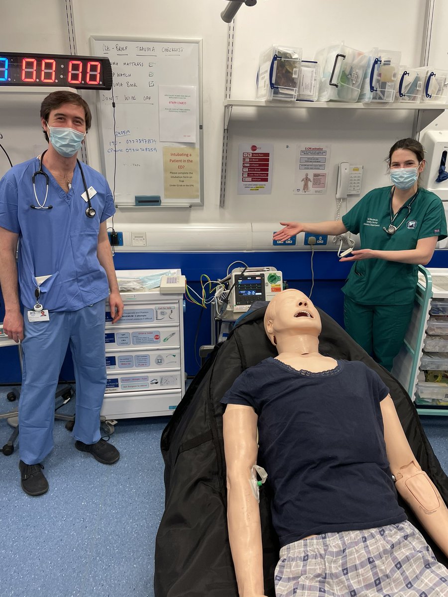 CarolineHughes1's tweet photo. @EdinburghEM Resus Friday this morning Bradyarrhythmias #teamED #skilsanddrills #knowyourkit https://t.co/YIJZbdz1sC