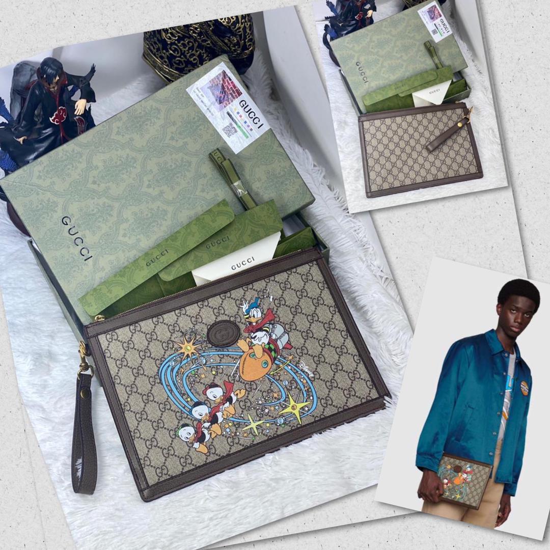 QlessStore's tweet photo. Disney x Gucci Donald Duck Pouch Now Available in Store 🔥‼️

Top Notch Quality With Extreme Full Packaging 🥶 
Giveaway price of 30k😌

#bella wizkid×davido https://t.co/5P8iIQnKOp