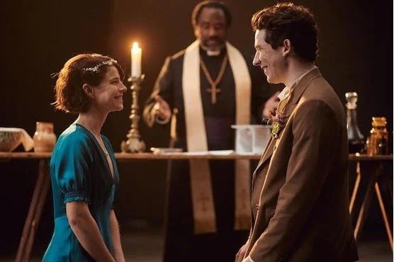 WindsorGirlsEng's tweet photo. Happy Easter Holidays all!

This weekend sees the release of the filmed version of the National Theatre's Romeo &amp; Juliet.

Years 10 &amp; 11 in particular are encouraged to watch this production which airs on Sky Arts on Sunday 4th April at 9pm as we continue studying the play. 🎭 https://t.co/xcCfDtfMdf