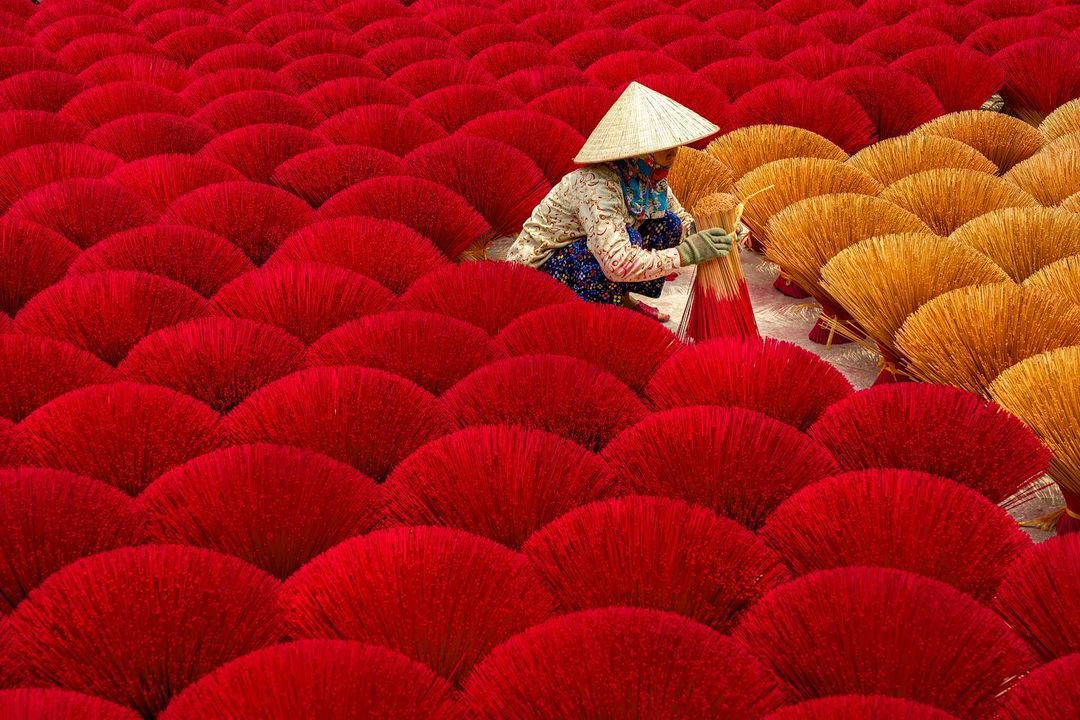 Unique_Abstract's tweet photo. Drying incense by Khánh Phan https://t.co/uaQxgc3F32
