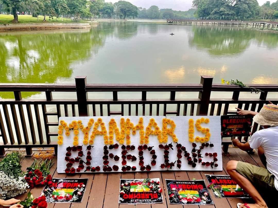 Hsu Chi Ko(3.6.5) on Twitter: "#Myanmar is bleeding Flower strike in #Yangon NEWS SUPPRESSION #WhatsHappeningInMyanmar #Apr2Coup #InternetShutdown… https://t.co/4f51VIrnUQ"