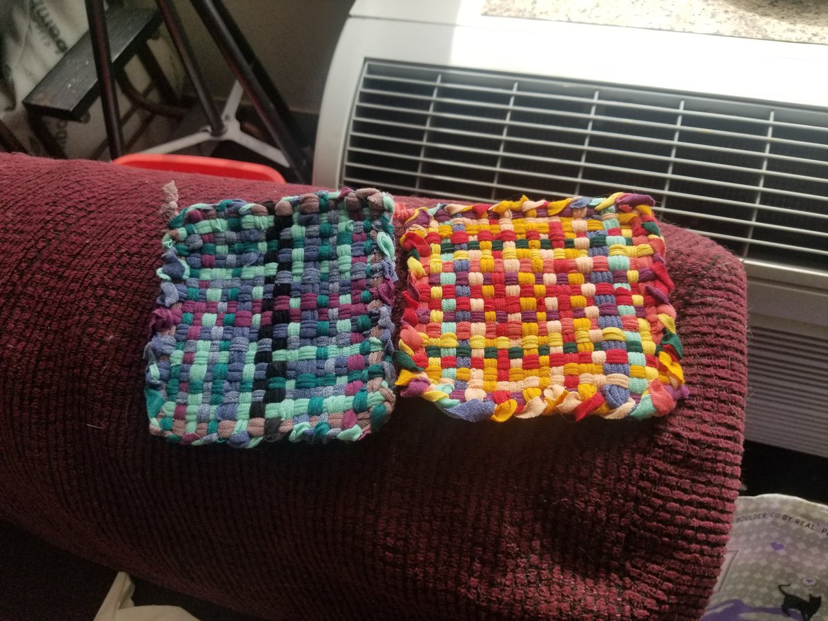 TDNVince's tweet photo. I have a bit of an obsessive hobby.. potholder making, to be exact. ❤ #potholders #weaving #woven #crafts #loomwork #rustic https://t.co/F8YYEM5p6f